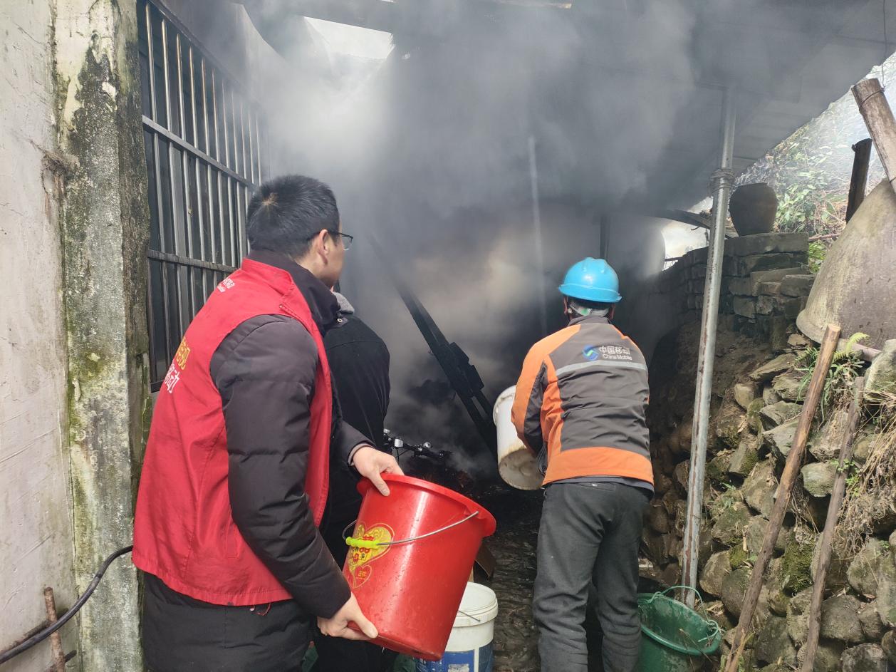 中国移动安徽公司：宽带义诊遇火情 移动员工勇施救(图1)