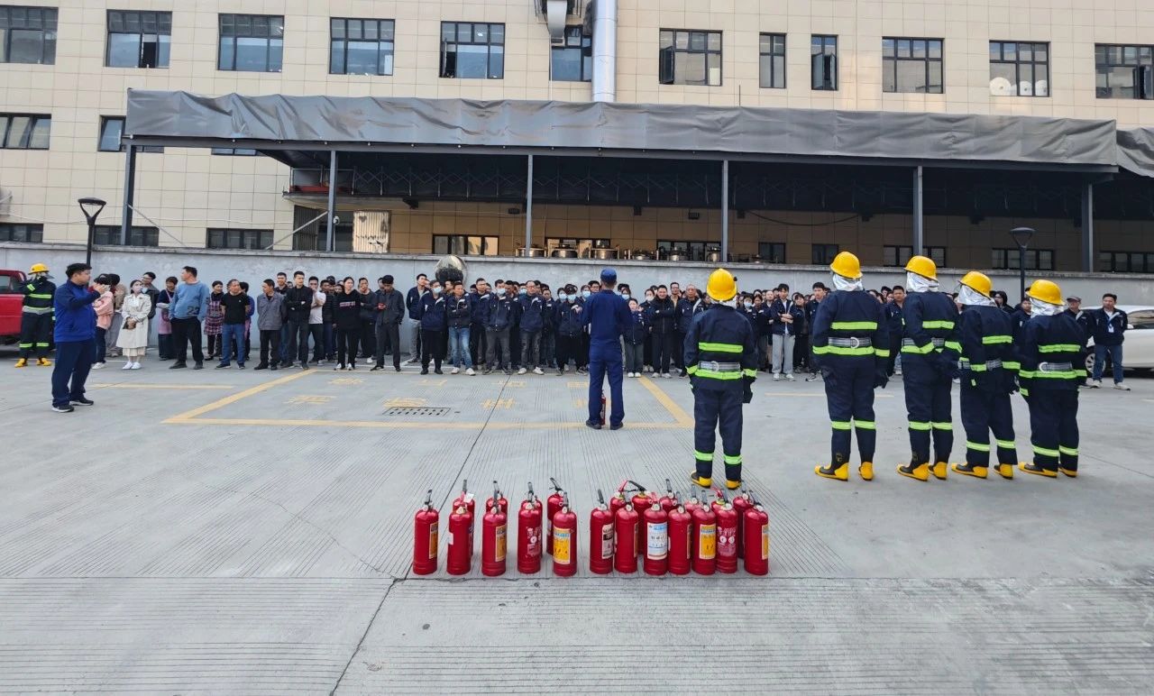 小事办实心事办妥！他们用坚守点亮新春年味(图1)