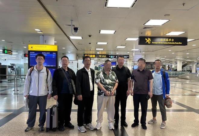 租客怀孕房东不让在家坐月子租客搬走却未退房租和押金原因搞笑；老人低血糖昏迷家人以为去世初中生孙子打120救下一命｜三农早餐(图3)