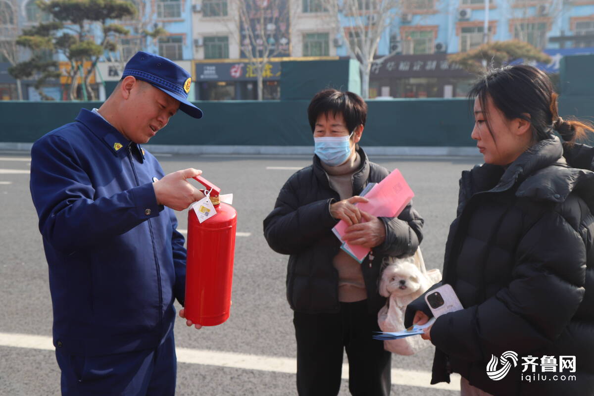 博兴：守护“3·15”消防在行动手把手教你“破译”消防器材真伪(图2)