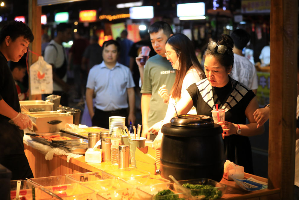 2025人间烟火流量燃旺人气经济(图6)