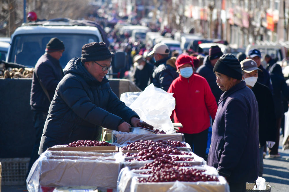 2025人间烟火流量燃旺人气经济(图2)